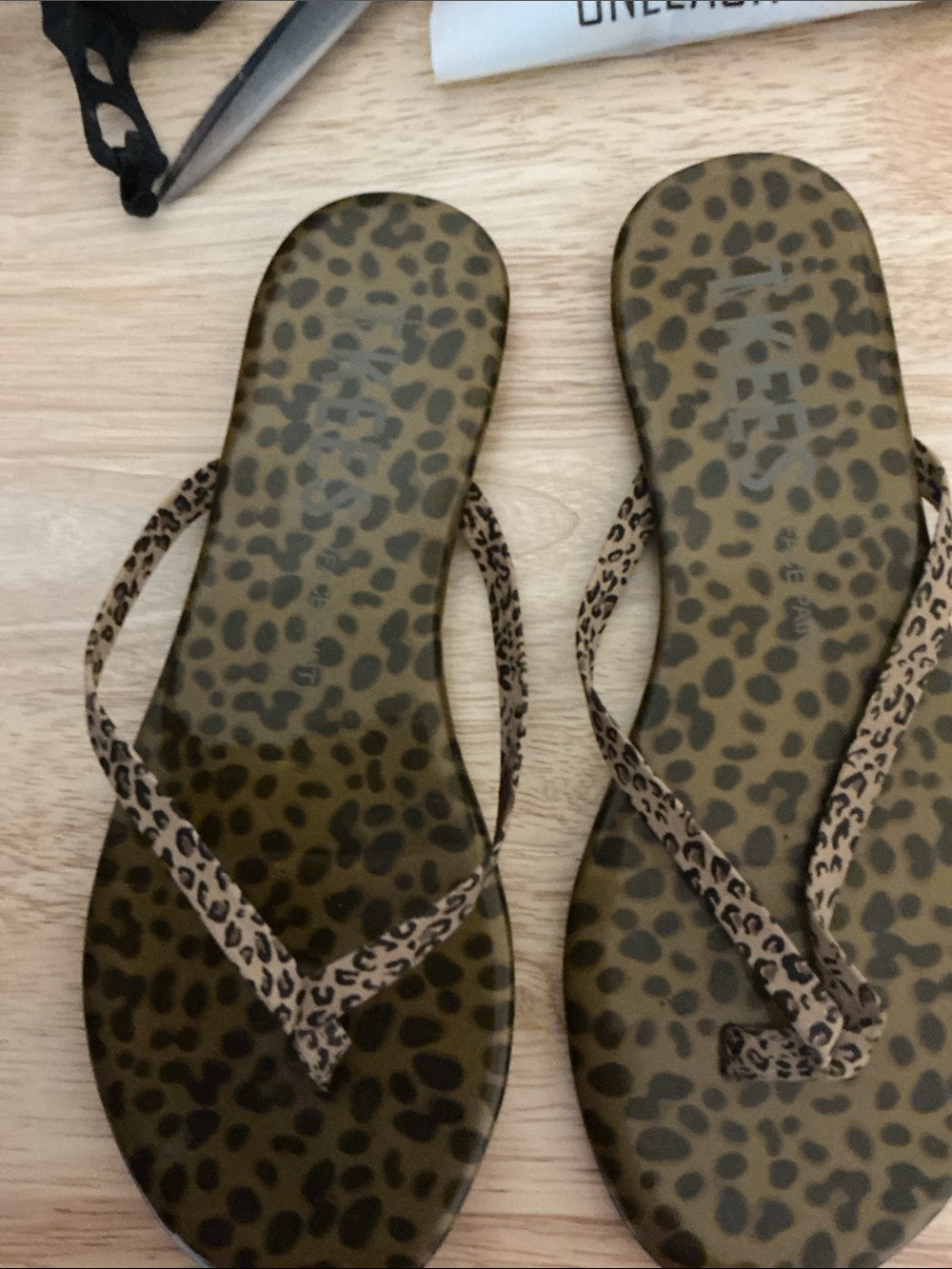 Tkees Womens size 5 Leopard Print Flip Flops